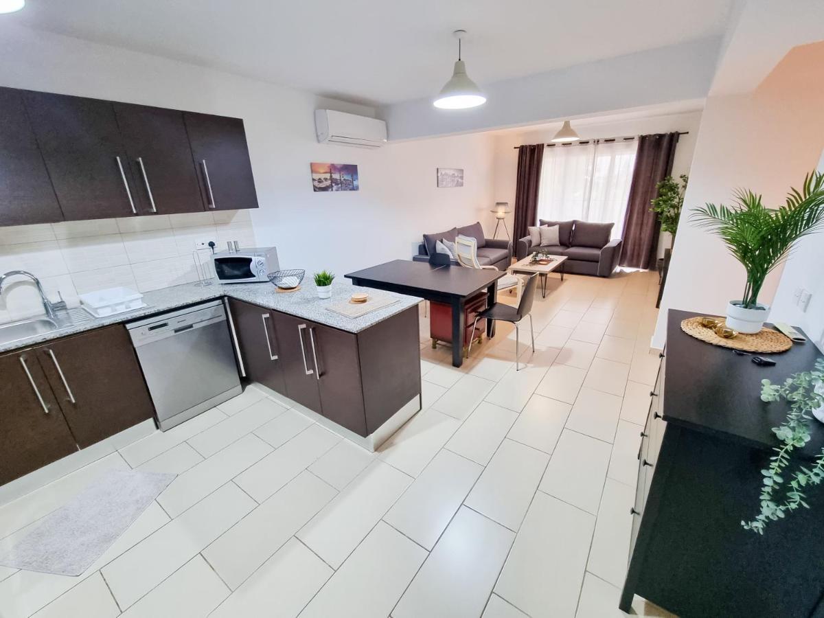 Light House Apartment Larnaca Extérieur photo