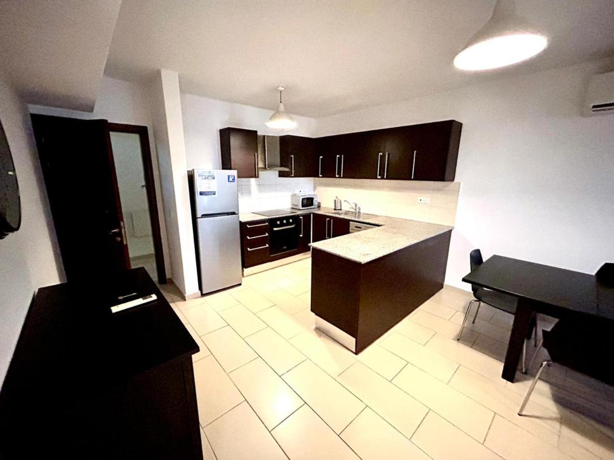 Light House Apartment Larnaca Extérieur photo